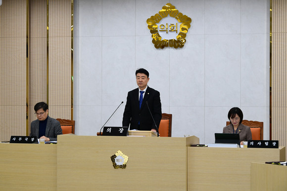 1일 광산구의회 의장이 제285회 광산구의회 임시회 폐회사를 통해 광산구 고교 원거리 배정과 과밀학급 문제에 대한 우려를 전했다. Ⓒ 광산구의회