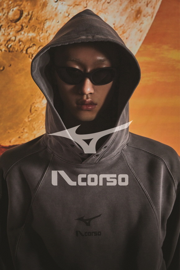 LF의 미니멀 컨템포러리 브랜드 '일꼬르소'는 2024년 S/S 시즌을 맞아 글로벌 스포츠웨어 브랜드 '미즈노'와 협업한 컬렉션을 선보인다. © LF