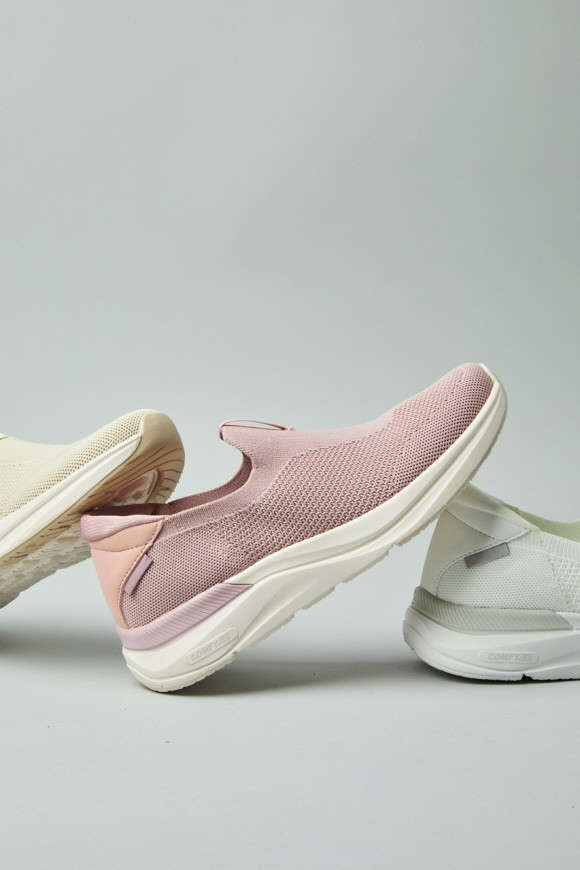 이랜드월드에서 운영하는 슈즈 SPA 브랜드 슈펜이 워킹화 '컴피이지'를 새롭게 출시했다. © 이랜드월드