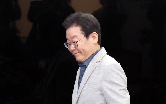 더불어민주당 이재명 대표가 16일 국회에서 최고위원회의에 참석하고 있다. ⓒ 연합뉴스