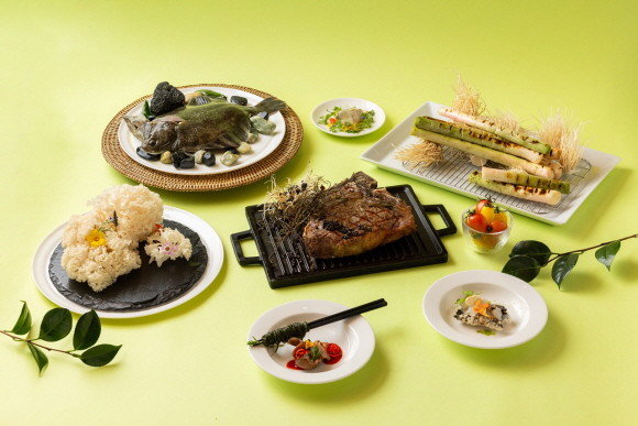 한화호텔앤드리조트 더 플라자는 봄을 맞아 제철 식재료를 활용한 프로모션을 5월31일까지 선보인다. © 한화호텔앤드리조트