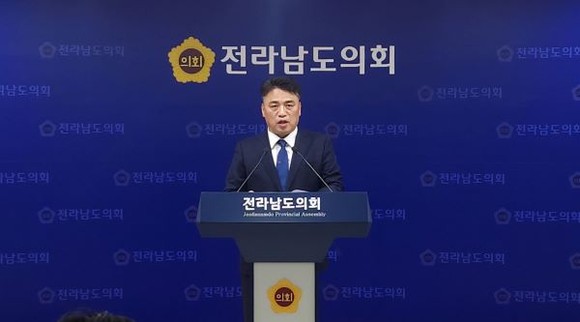노원 예비후보는 8일 전라남도의회 브리핑룸에서 기자회견을 열고