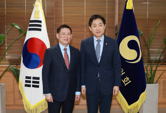 김주현 금융위원장이 베트남 재무부 장관을 만나 양국 간 협력채널을 구축해 나가자고 제안했다. ⓒ 금융위원회