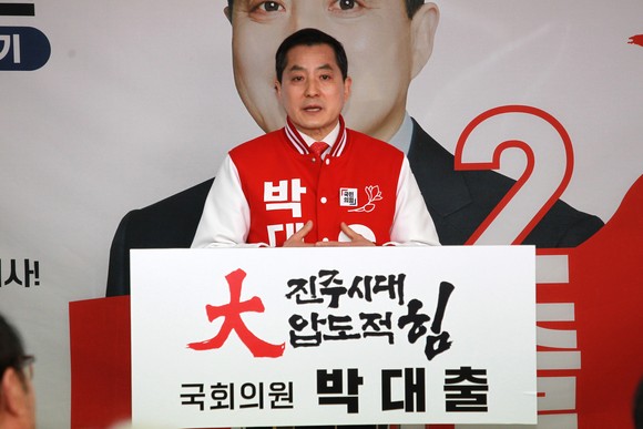 박대출 의원이 선거사무소 개소식에서 진주발전을 언급하고 있다. ⓒ 프라임경제