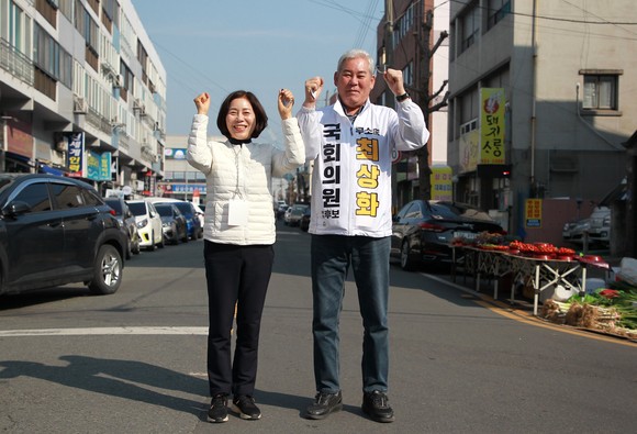 사천·남해·하동 무소속 최상화 후보와 배우자가 필승을 다지고 있다. ⓒ 프라임경제