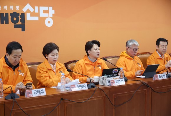 이준석 개혁신당 대표가 15일 국회에서 열린 최고위원회의에서 발언하고 있다. ⓒ 연합뉴스