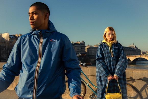 롯데백화점이 18일 프랑스 라이프스타일 브랜드 '까웨'와 프랑스 컨템포러리 패션 브랜드 '메종키츠네의 첫 번째 컬래버레이션 컬렉션을 국내 최초로 선보인다. © 롯데백화점