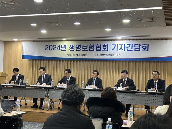 김철주 생명보험협회장이 19일 기자간담회를 개최했다. = 전대현 기자