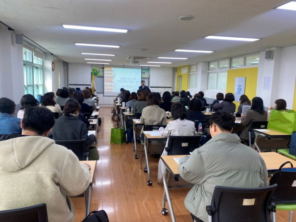 포항교육청은 22일 포항·영덕 지역의 학습코칭단을 대상으로 역량 강화 연수를 실시했다. ⓒ 포항교육지원청
