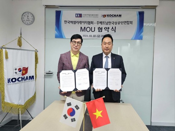 한국액셀러레이터협회(왼쪽 김진영 부회장)는 주베트남 한국상공인연합회와 창업가 투자자의 글로벌 경쟁력 강화를 위한 업무협약을 체결했다고 26일 밝혔다. ⓒ 한국액셀러레이터협회