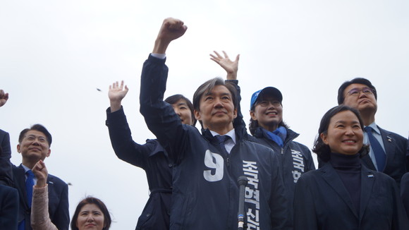조국혁신당은 28일 부산 해운대에서 출정 기자회견을 가졌다. ⓒ 박비주안 기자