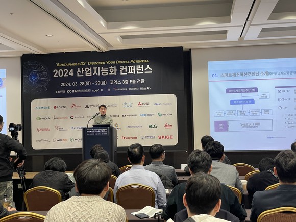 안광현 스마트제조혁신추진단 단장 중소기업 디지털 제조혁신 전략을 발표하고 있다. = 김이래 기자