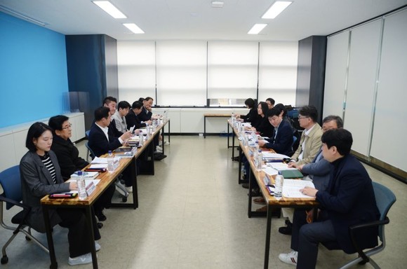 한국프랜차이즈산업협회(회장 정현식)은 '프랜차이즈 분야 수출기업 간담회'를 개최, 업계의 해외 진출 촉진을 위해 민관협력에 나선다고 29일 밝혔다. ⓒ 한국프랜차이즈산업협회