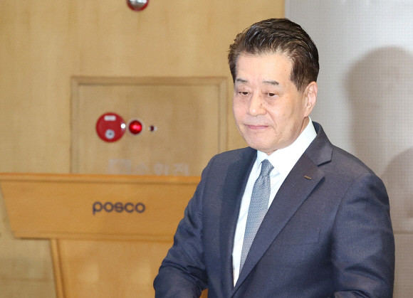 장인화 포스코그룹 대표이사 회장이 지난 3월21일 오전 서울 강남구 포스코센터에서 열린 제56기 포스코홀딩스 정기 주주총회를 마친 뒤 이어진 기자간담회에 참석하고 있다. ⓒ 연합뉴스