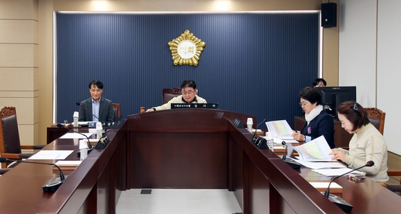 '제108회 임시회 폐회 중 의회운영위원회' 개최 모습. ⓒ 의회사무국