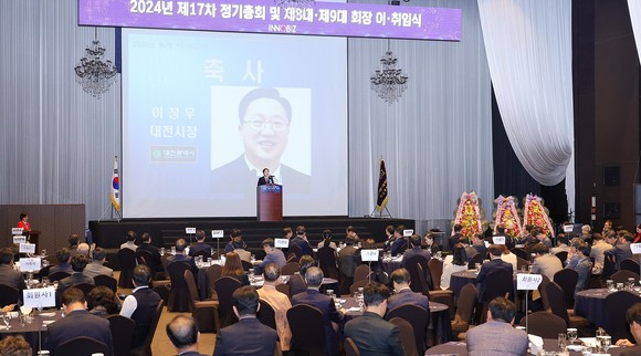 이장우 대전시장이 3일 호텔ICC에서 개최된 '이노비즈협회 대전세종충남지회 회장 이·취임식'에 참석해 축사를 하고 있다. ⓒ 대전시