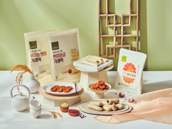 올가홀푸드가 국내산 현미를 사용해 고소하고 담백한 맛을 내는 약과, 가래떡 등의 간식을 출시한다. © 풀무원
