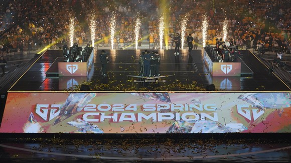 젠지가 리그 오브 레전드 챔피언스 코리아(이하 LCK) 진행 13년 만에 처음으로 4회 연속 우승을 이뤄냈다. ⓒ LCK