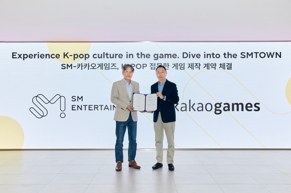 카카오게임즈와 SM엔터는 지식재산권(IP) 라이선스 계약을 체결해 소속 아이돌 그룹을 활용한 모바일 게임 개발 계획을 공개했다 ⓒ 카카오게임즈