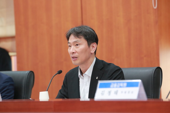 이복현 원장이 행동주의펀드에 장기 성장전략을 기업과 주주에 적극적으로 제시해달라고 주문했다. ⓒ 금융감독원