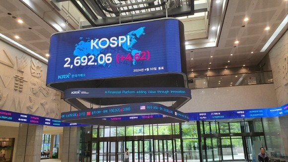 30일 국내 증시는 기관과 외국인의 매수세 속에 3거래일 연속 상승했다. =박기훈 기자