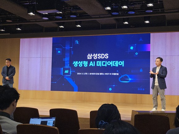 송해구 삼성SDS 솔루션사업부장(부사장)과 구형준 클라우드서비스사업부장(부사장)이 기자들의 질문에 답하고 있다. = 박지혜 기자