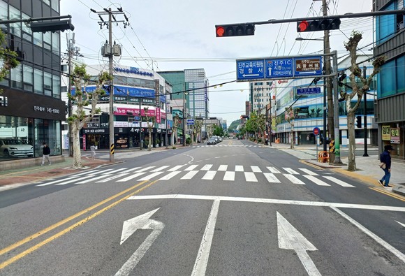 인사동 이마트~진주교 앞 노후 배수본관 정비. ⓒ 진주시