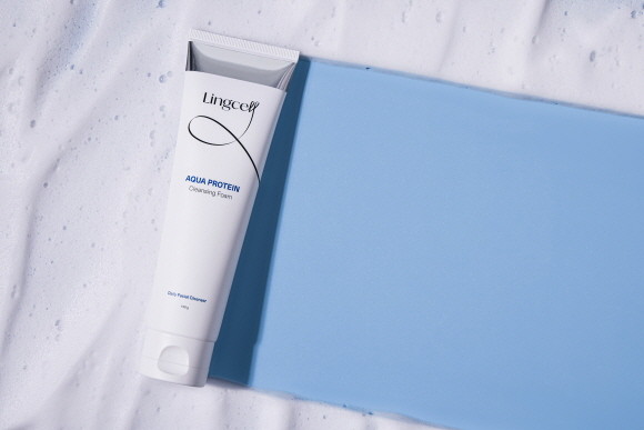 JW생활건강이 코스메틱 브랜드 '링셀'의 신제품 '수분 단백질 클렌징폼'을 출시하고 본격적인 마케팅 활동에 돌입했다. © JW생활건강