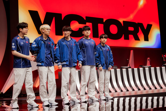 MSI 2024 브래킷 스테이지에서 BLG에게 일격을 당하면서 하위조로 내려간 T1 ⓒ 라이엇게임즈