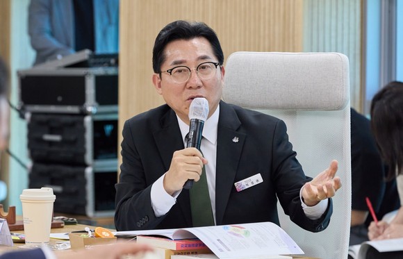 지난 13일 광명무역센터에서 박경귀 아산시장이 2024년 상반기 정기총회를 주재하고 있다. ⓒ 아산시