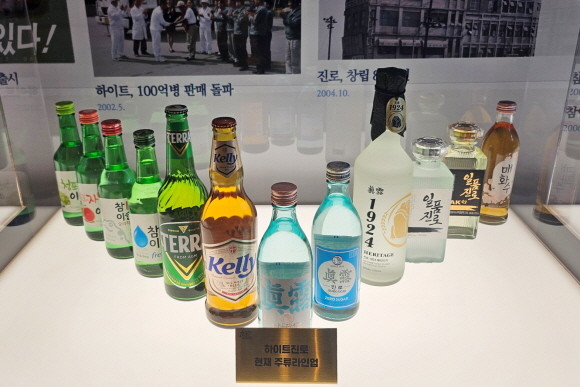 하이트진로는 5월 말 '일품진로 오크25' 출시, 25도 시장을 공략하며 증류주 라인업을 강화할 계획이다. © 하이트진로