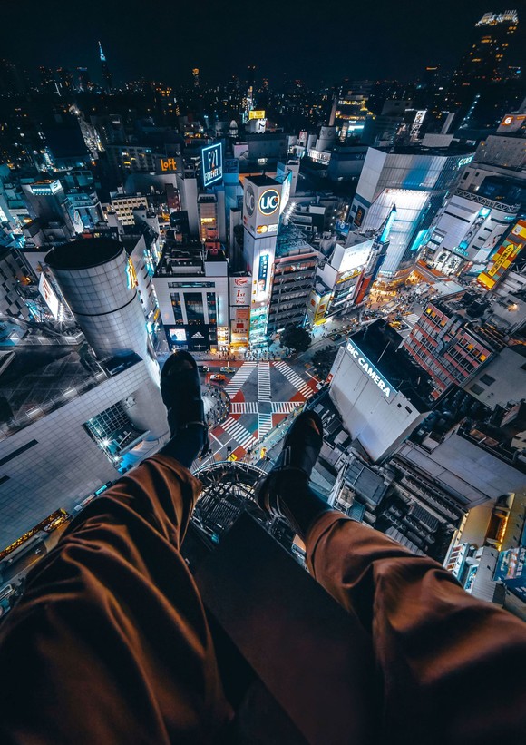 사진작가 RK(료스케 코스게)의 작품 'THE OTHER SHIBUYA SKY(2024)'. ⓒ 신세계백화점