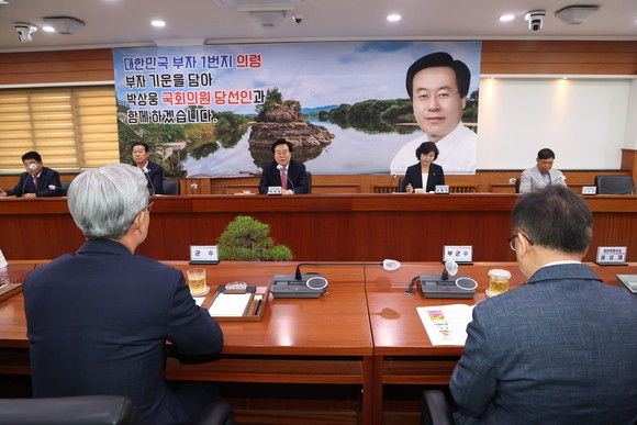 의령군이 박상웅 국회의원 당선인과 초청 간담회를 개최하고 있다. ⓒ 의령군