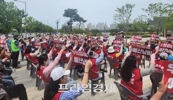 금산주민 송전선로 결사반대 나주 한전 본사 집회 모습. © 프라임경제