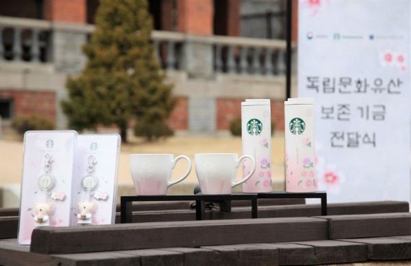 스타벅스가 출시한 삼일절 기념상품 3종. ⓒ 보행양조