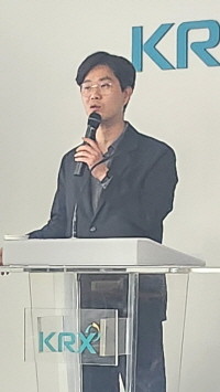 김병연 NH투자증권 이사가 11일 한국거래소에서 진행된 간담회를 통해 주식시장 전반에 대해 설명하고 있다. ⓒ 프라임경제