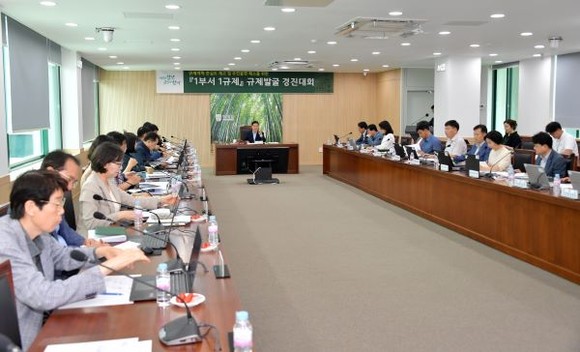 담양군은 군민의 애로사항을 해소하기 위해 11일 1부서 1규제 규제발굴 경진대회를 개최했다. ⓒ 담양군