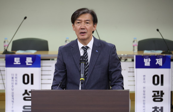 조국 조국혁신당 대표가 12일 국회 의원회관에서 열린 대한민국 검찰제도 전면 개혁 입법토론회에서 축사를 하고 있다. ⓒ 연합뉴스