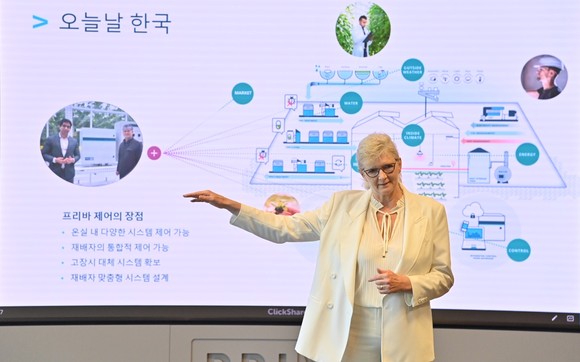 프리바를 찾은 자리에서 김 지사는 실내 복합 환경제어 기술 및 대수층 축열(ATES) 시스템에 대한 설명을 들었다. ⓒ 충남도