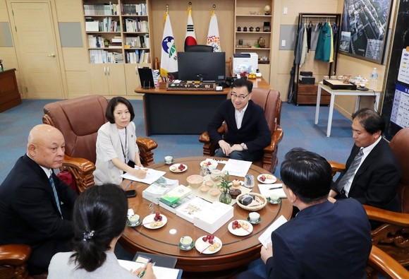 일본 미요시정 정장 하야시 이사오이가 하동군을 방문하고 있다. ⓒ 하동군