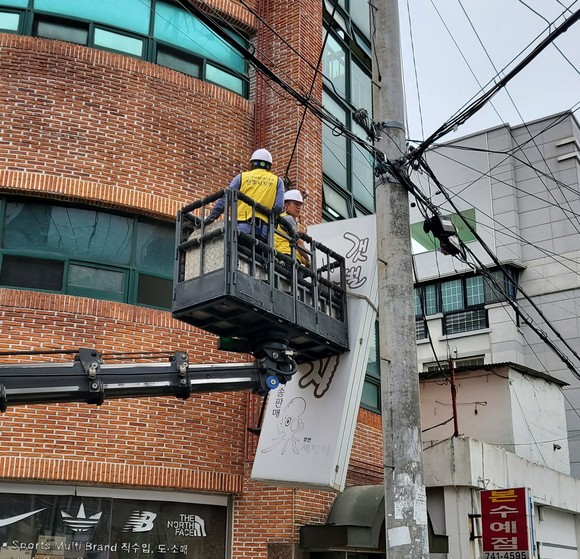 진주시 무연고·노후·위험간판 철거신청 하세요. ⓒ 진주시