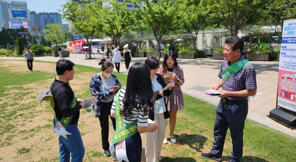 18일 서울시청 광장에서 대전 고향사랑기부 캠페인 홍보하고 있다. ⓒ 대전시