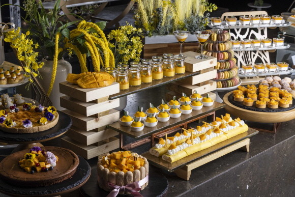 '더블트리 바이 힐튼 서울 판교' 1층에 자리한 레스토랑 데메테르(DEMETER)가 무더위로부터 시원하고 건강한 여름을 보내게 해줄 업그레이드 메뉴를 선보인다. © 더블트리 바이 힐튼 서울 판교