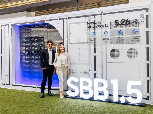 19일 독일 뮌헨에서 개최된 '인터배터리 유럽 2024'에서 삼성SDI가 기존 SBB(Samsung Battery Box)보다 한층 더 업그레이드 된 SBB 1.5를 선보이고 있다. ⓒ 삼성SDI