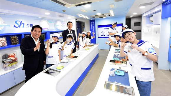 2일 어린이와 초등학생을 대상으로 수산물을 체험할 수 있는 어린이 직업체험 테마파크인 키자니아 서울에서 '수산식품연구소' 오픈식을 열었다. ⓒ 수협중앙회