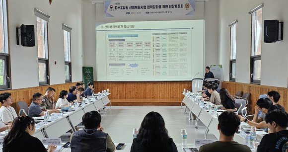 3일 강원특별자치도 철원군 남북산림협력센터에서 육군본부와 공동으로 효율적인 산림복원사업 시행을 위한 현장토론회를 개최하고 있다. ⓒ 산림청