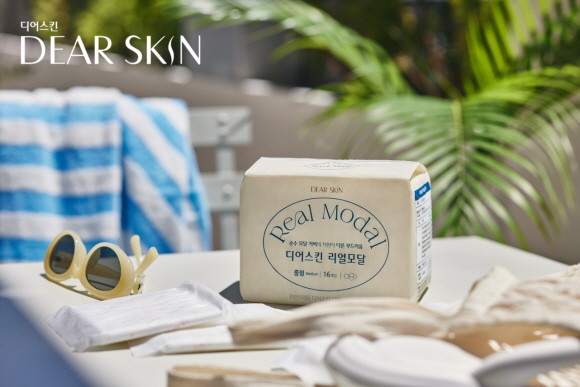 깨끗한나라의 여성용품 브랜드 디어스킨이 7월 한 달간 올리브영과 함께 '디어스킨 리얼모달' 특별 기획 상품을 선보인다. © 깨끗한나라