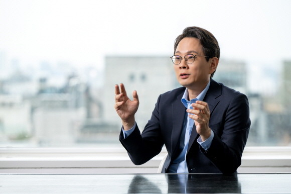 방경만 KT&G 사장이 소통과 도전, 협업과 나눔을 강조한 취임 100일 CEO 메시지를 발표했다. © KT&G