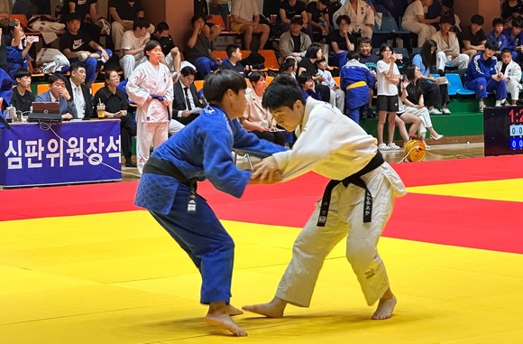 지난 7일 '제39회 충청남도지사배 유도대회'에서 경기를 하고 있다. ⓒ 충남도