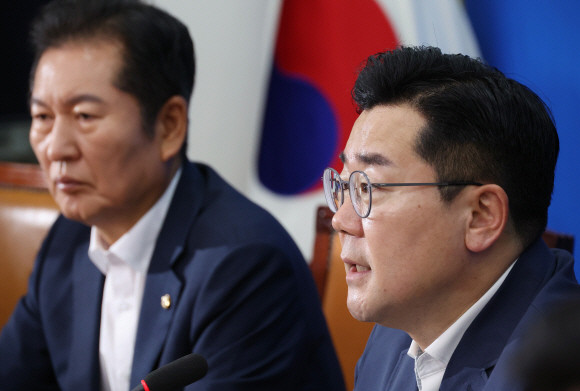 박찬대 더불어민주당 대표 직무대행 겸 원내대표가 12일 국회에서 열린 최고위원회의에서 발언하고 있다. ⓒ 연합뉴스